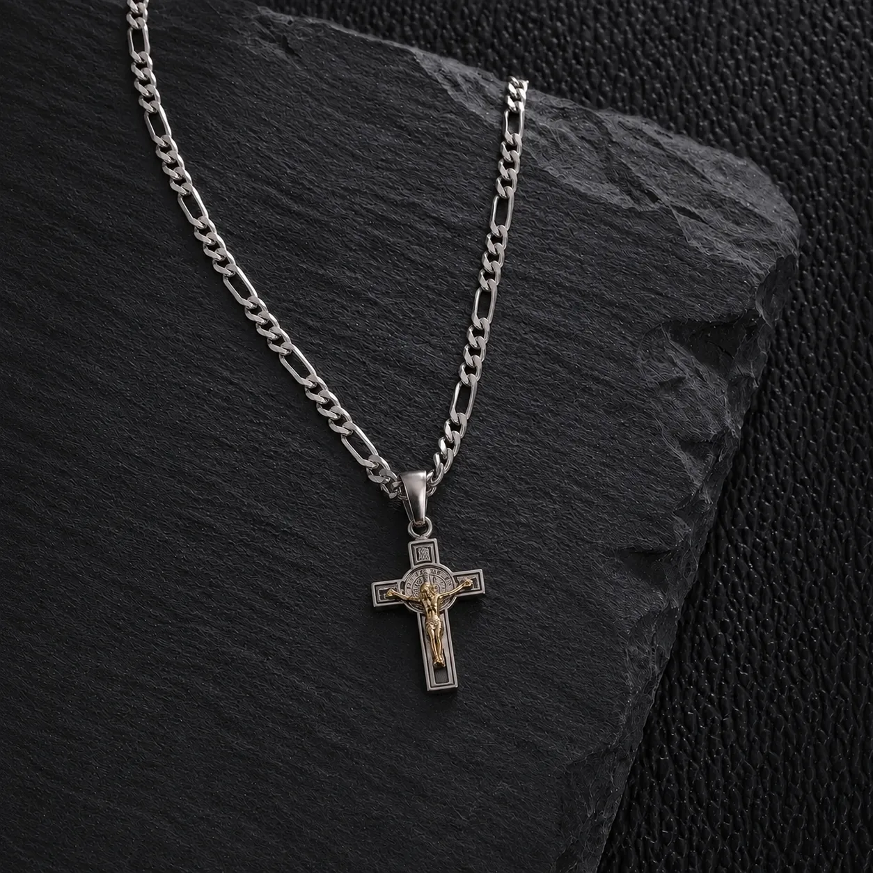 Cruz San Benito de Plata 925 y Oro 14k + Cadena Fígaro 60cm - Vista principal