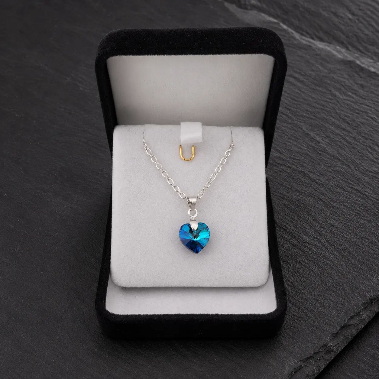 Collar de plata 925 con dije de corazón cristal Swarovski azul bermuda fondo blanco. - Vista principal