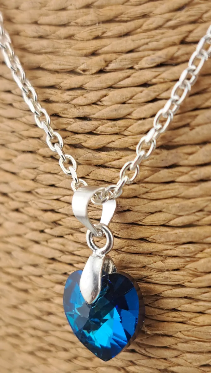 Detalle de cristal austriaco en forma de corazón con plata italiana