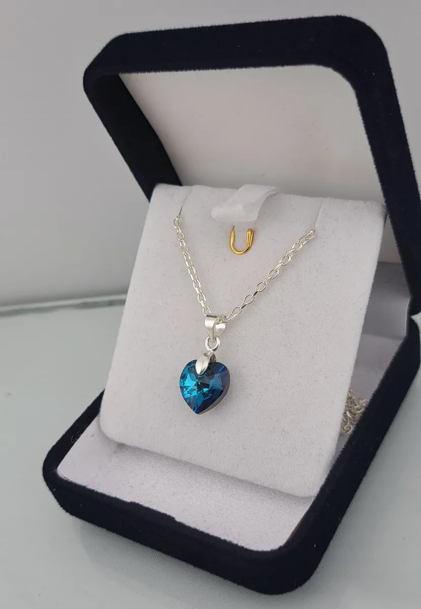 Accesorio de joyería de lujo marca Danne Joyas con cristal estilo Swarovski azul para eventos y fiestas.