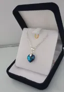 Accesorio de joyería de lujo marca Danne Joyas con cristal estilo Swarovski azul para eventos y fiestas.