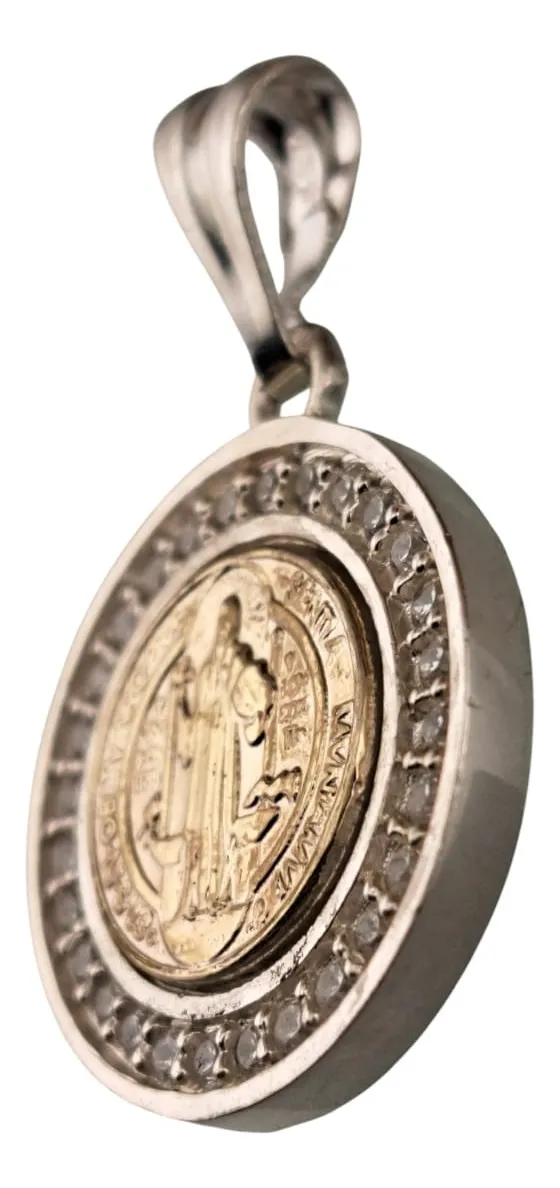 Dije Medalla San Benito Plata y Oro 14k de lado